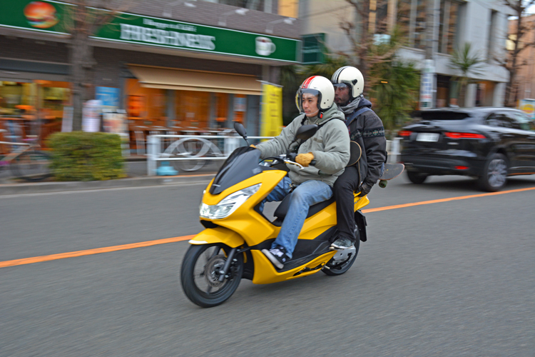 スケボー バイク 125を使えば安く たくさん遊べる スケーターがタンデムで使ってみた Vol 2 Bike Life Lab バイク王