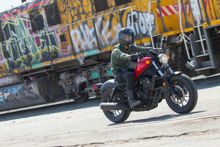 次世代アメリカン バイクっていいなぁ と思ってる人にオススメしたい Honda Rebel レブル に乗ってみた Bike Life Lab バイク王