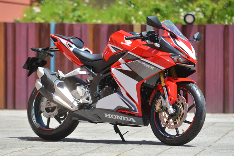 ライダーのレベルを一つ上げてくれる Honda Cbr250rr はやっぱり凄い250だった 前編 Bike Life Lab バイク王