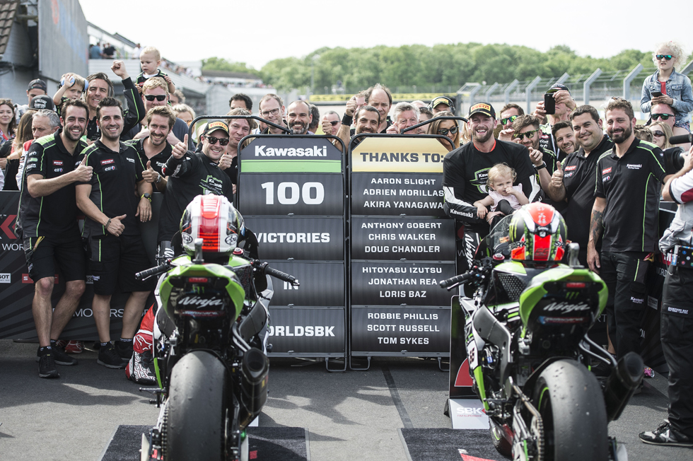 カワサキ 市販車 世界最速決定戦 で通算100勝達成 Bike Life Lab バイク王