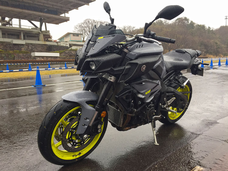 バイク乗りなら知っておきたい雨の日の注意点とは Bike Life Lab バイク王