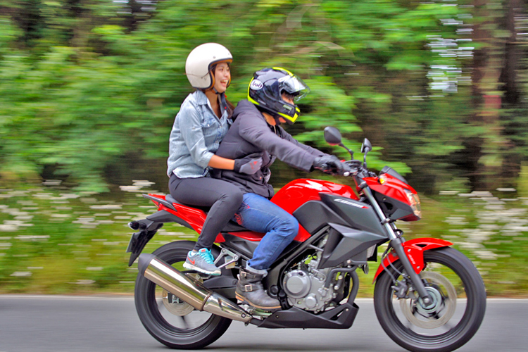 女子100人に聞いた タンデム バイクで行ってみたところ イマドキ女子はバイクをどう見ている Bike Life Lab バイク王