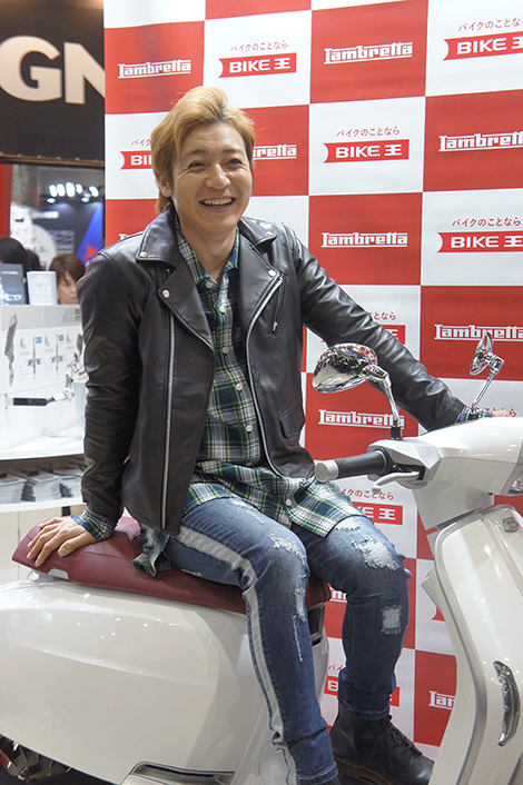 つるの剛士さん ランブレッタ贈呈式 東京モーターサイクルショー19 Bike Life Lab バイク王