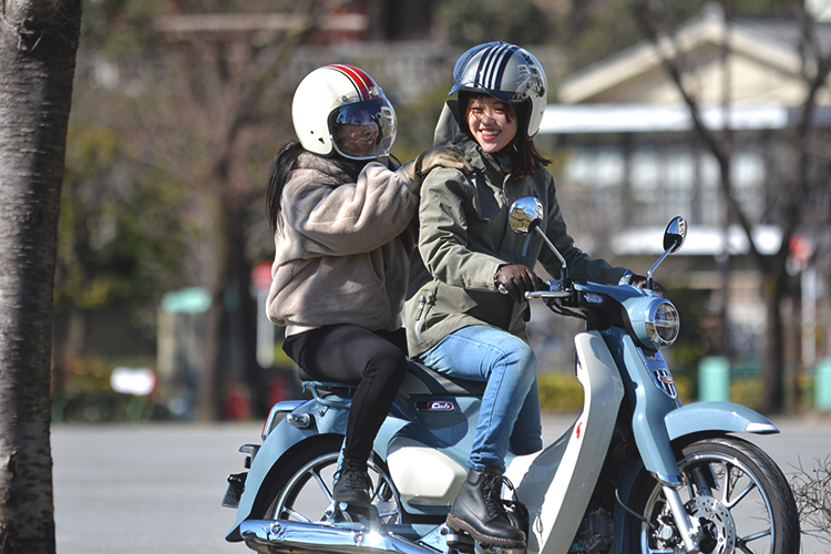 バイク女子はメイク 髪型どうしてる 乗るときのファッション こだわりのポイントを聞いてみた Bike Life Lab バイク王