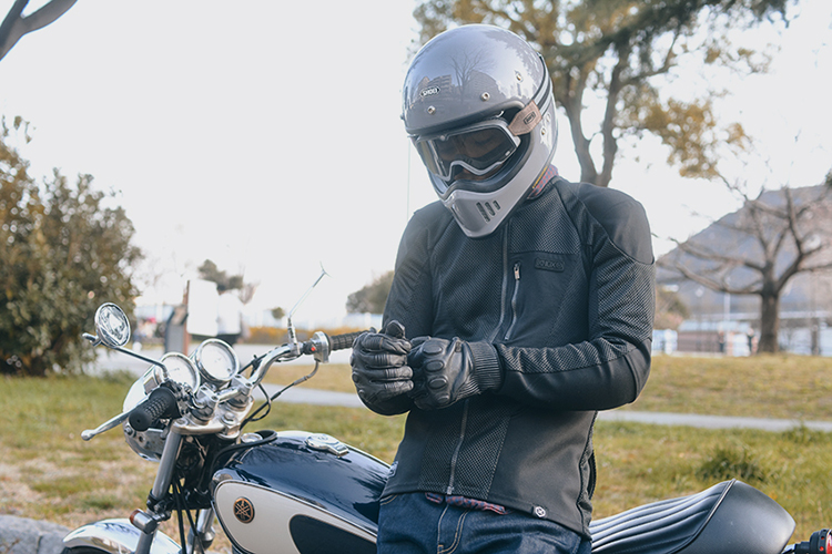 夏のバイク日焼け対策アイテム紹介 半袖よりも涼しいインナー 夏ジャケットを紹介 Bike Life Lab バイク王