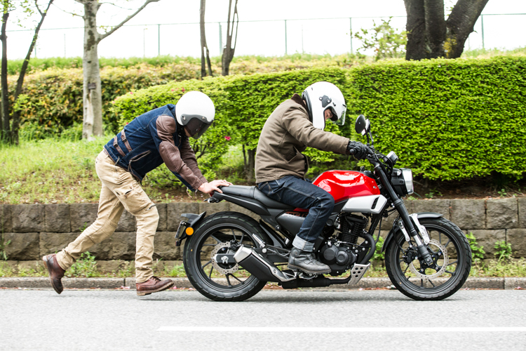 バイクのエンジンがかからない 時の最終手段 押しがけのやり方 Bike Life Lab バイク王