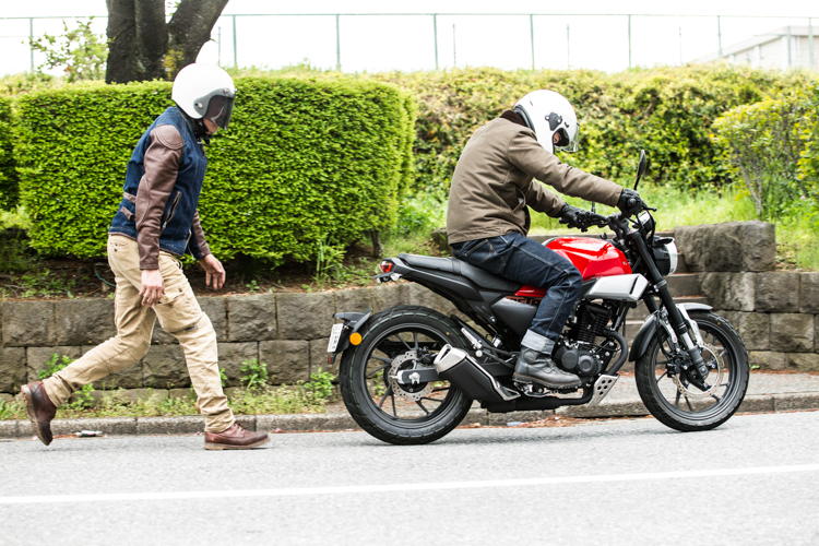 バイクのエンジンがかからない 時の最終手段 押しがけのやり方 Bike Life Lab バイク王