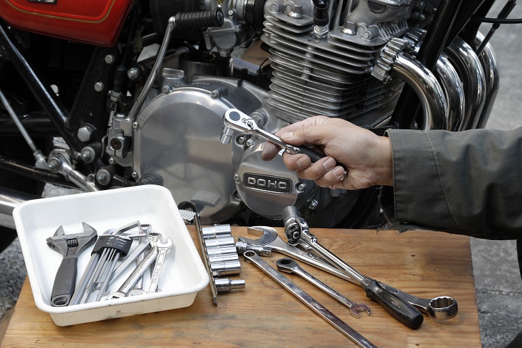 バイクメンテナンスの必需品。ボルトやナットを回すレンチの種類や用途