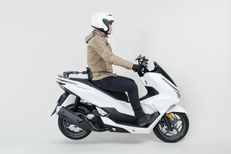 TANAX】ソロ・タンデムでも対応可能なPCX・レブル用の可変バックレスト