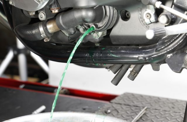 バイクのクーラント(冷却水)とは？役割や交換方法を初心者向けに解説！