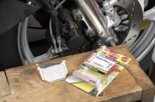 簡単そうに見えても安易な手出しは厳禁。重要性を理解した上でプロに任せたいブレーキパッド