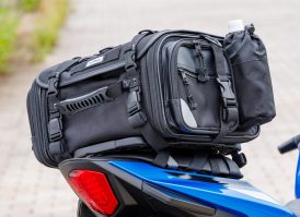 スポーツモデルでもシートバッグをガッチリ装着！ タナックスの「ライザーベース」でバイクの積載性能アップ！