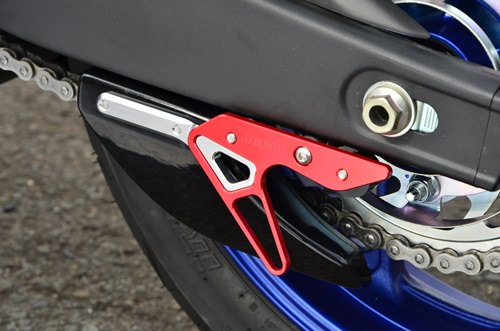 チェーンガード（カーボン製）＆スタンドプレート レッド AGRAS（アグラス） MT-25