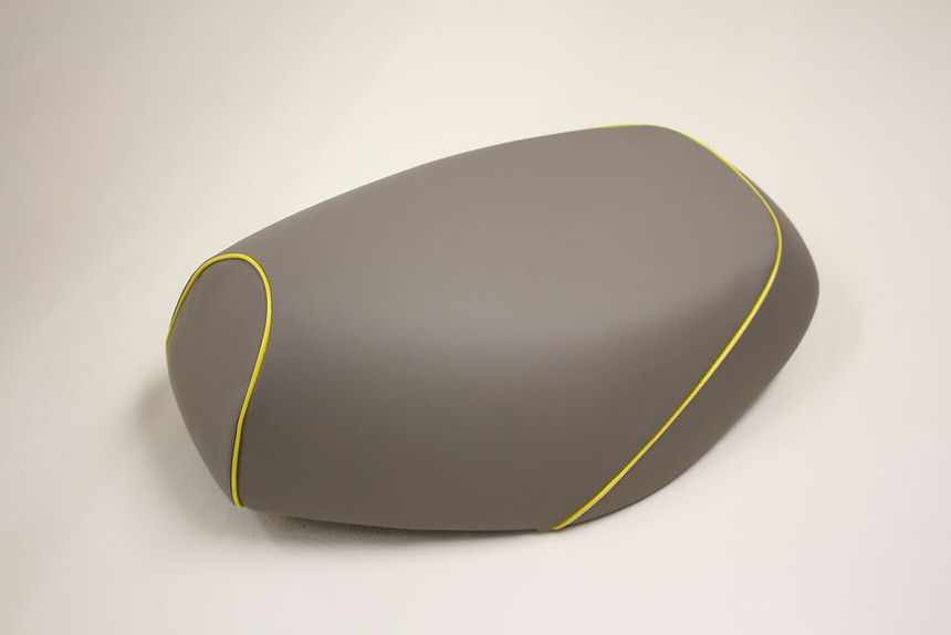 被せタイプ 国産シートカバー グレーカバー・黄色パイピング GRONDEMENT（グロンドマン） リモコンジョグ（JOG・5KN・CV50）SA16J