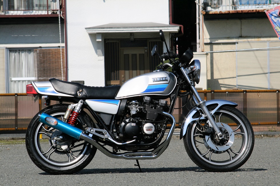 ヤマハ XJ400 マフラー