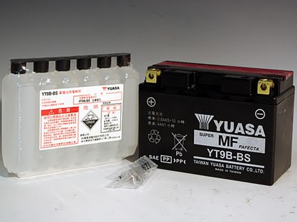 YT9B-BS（GT9B-4互換）メンテナンスフリーバッテリー 液入り充電済 ...